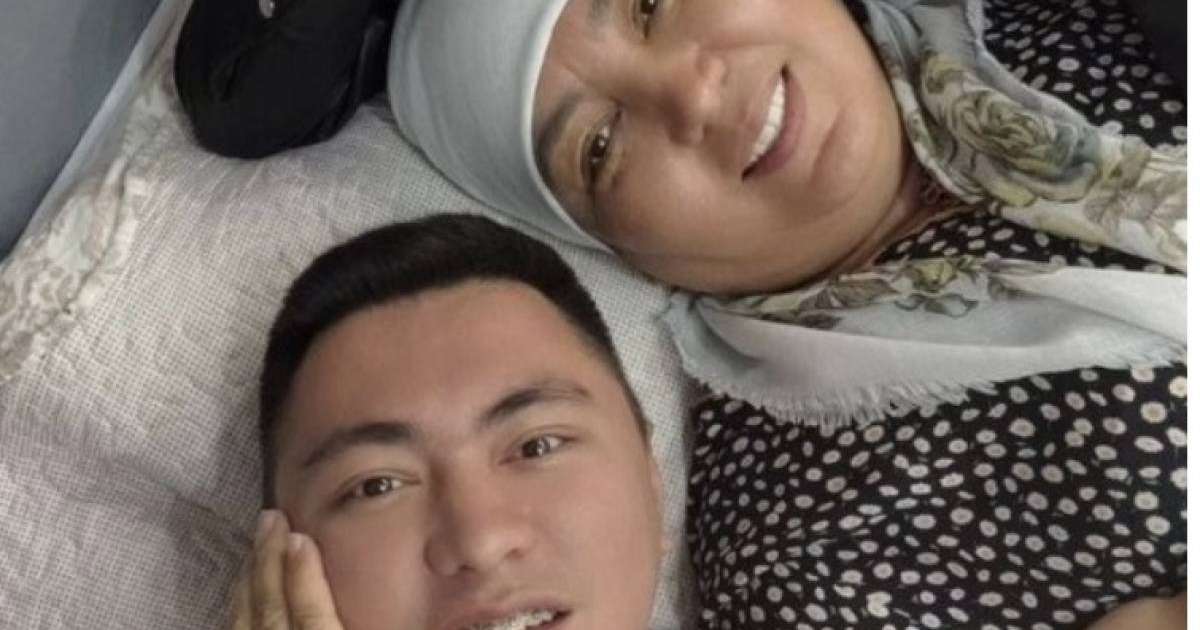 "Бұл дерт бізден де күшті болып шықты". Депутат Дәулет Мұқаев өмірден өткен анасына жазба арнады