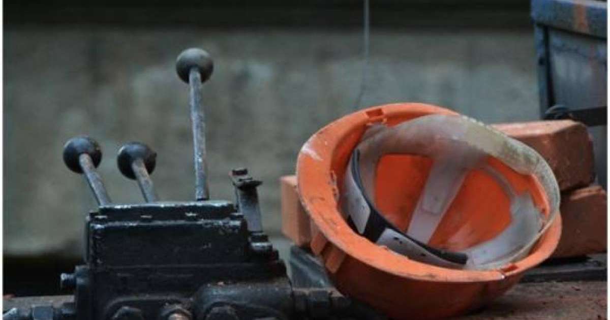 Алматыда су құбырын жөндеп жатқан жұмысшы қаза тапты