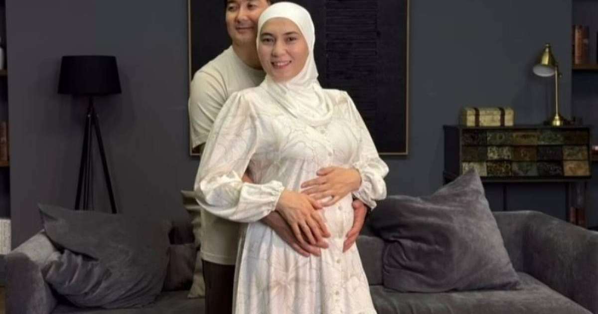 «Melomen» тобының әншісі Ролан Қазретов 12 жылдан кейін әке атанды