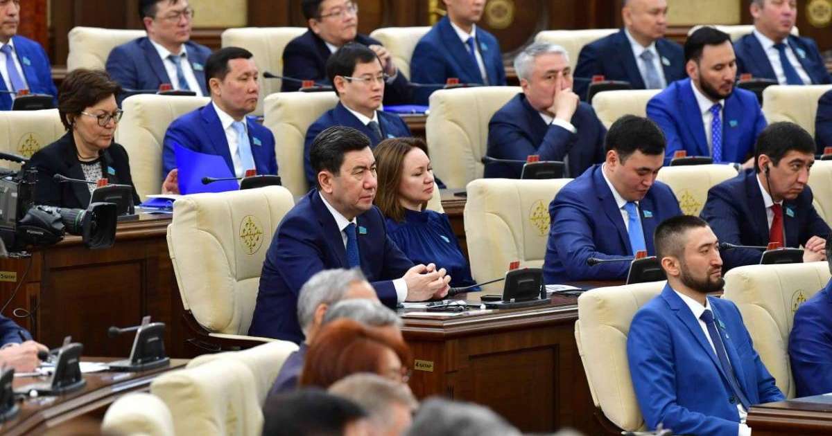 Министрге сұрақ қойған «су жаңа» депутат Ерлан Қошановтан сөз естіді