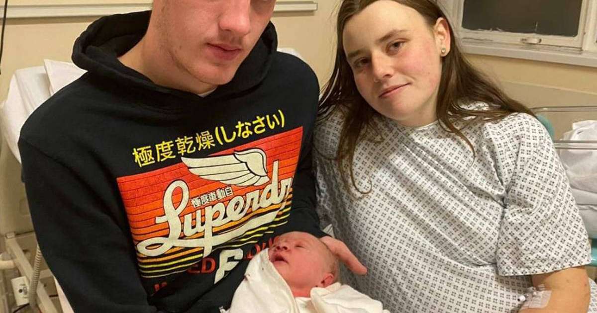 Жүкті екенін білмеген 18 жастағы ару дәретханада босанып қалды