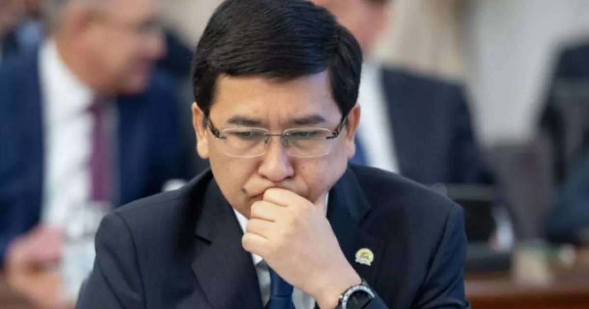 Асхат Аймағамбетов оқушының мұғалімді балағаттауына қатысты видеоға пікір білдірді