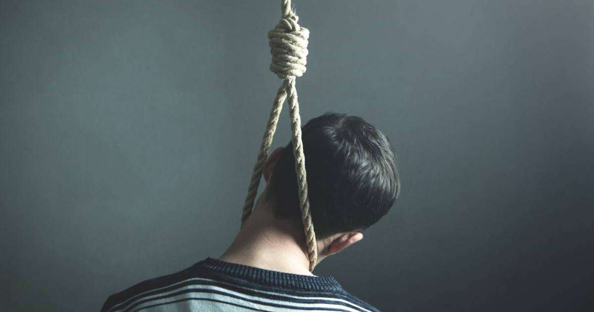 "Менің кінәм жоқ": Павлодарда оқушы қызды зорлады деген күдікті дәретханада асылып өлді