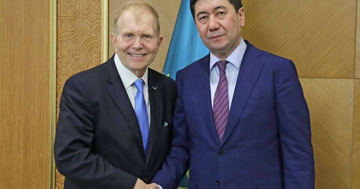 卡拉干达州州长会见美国驻哈大使