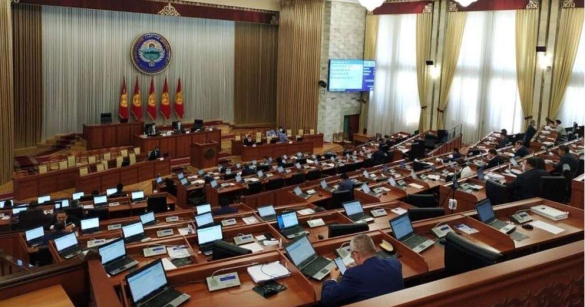 Парламент алғаш рет өзін-өзі таратты