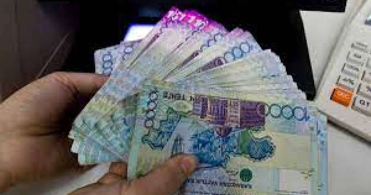 Министр жауап берді: Теңгенің құлдырауына байланысты жәрдемақы мен зейнетақы мөлшері көтеріле ме?