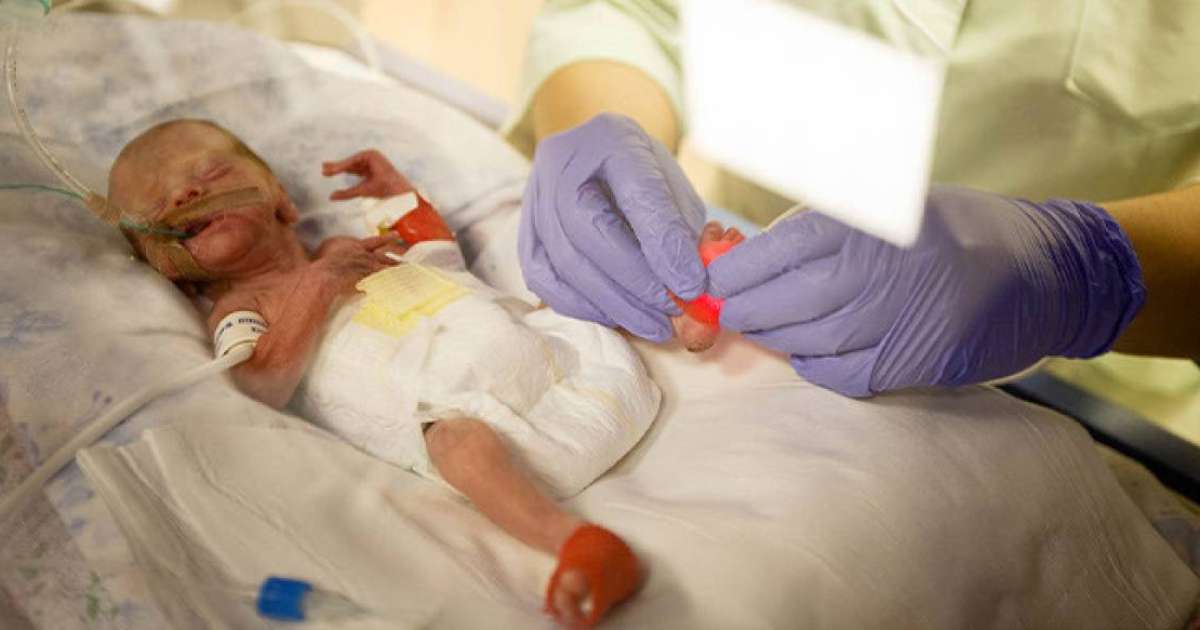 20-летняя мама оставила дочку в роддоме, потом захотела ее вернуть, но снова отказалась