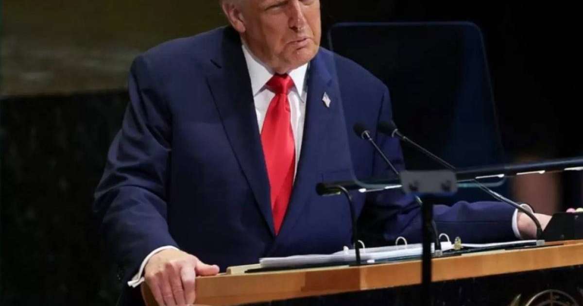 «Бұл – ұят»: Трамп Украинадағы соғысқа байланысты Ресей мұнайынан бас тартуға шақырды