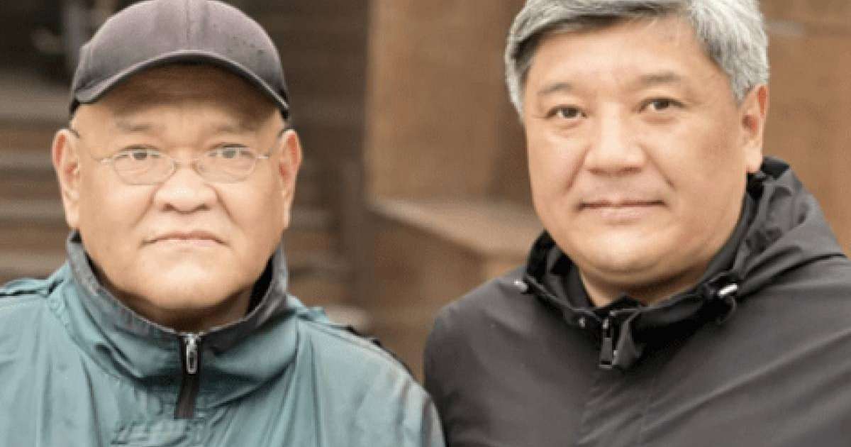 «Асылдың сынығына аула сыпыртып қойдық»: Танымал депутат Ұлы Абайдың ұрпағы бір бөлмелі үйде, 150 мың теңге айлыққа өмір сүретінін жайып салды