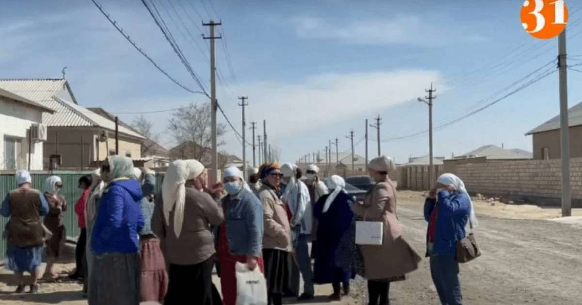 "Арзан бағаға Қытайдан тауар алып беремін деген": Маңғыстау облысында бір топ халық келіншекке алданған