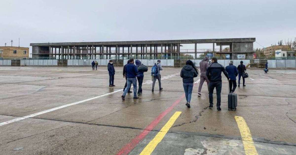 7 млрд теңгеге жөнделіп жатқан әуежайда жолаушы далада қалтырап жүр