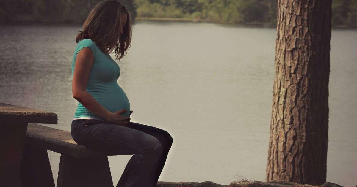 "Жүктілігіме қарамай жұдырық ала жүгірді": Алматылық әйел қазақ қыздарына ешқашан алып қашқан жігітке тұрмысқа шықпауға кеңес берді