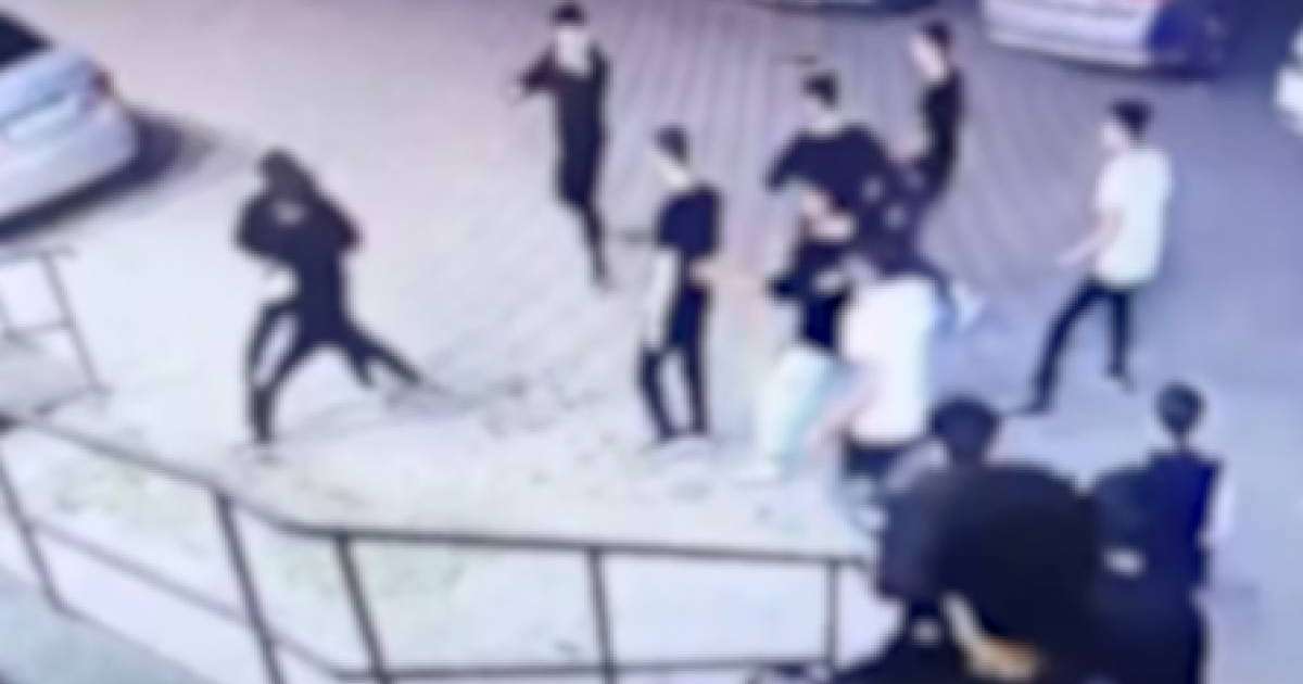 “Көзілдірігінің әйнегі көзіне кірген” - Ақтөбеде оқушы төбелестен соң көз жанарынан айырылған