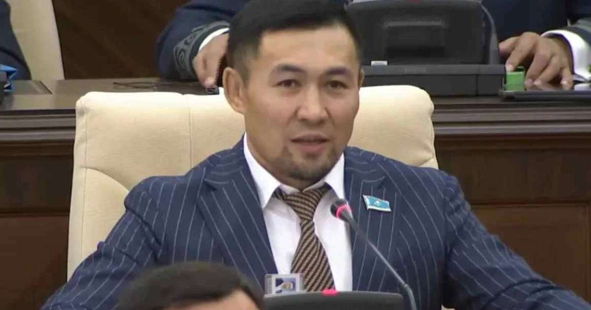 Мәжіліс депутаттарға аналарын мінберден құттықтауға рұқсат берді