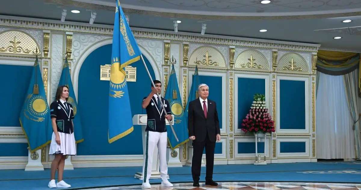 Президент Олимпиадаға қатысатын Қазақстан құрамасының мүшелеріне Мемлекеттік туды тапсырды