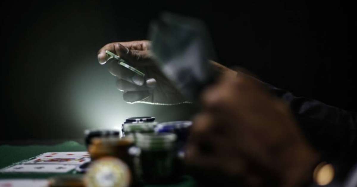 Капитан құмар ойындағы қарыздарын жабу үшін әсери бөлімнің мүлкін пайдаланған