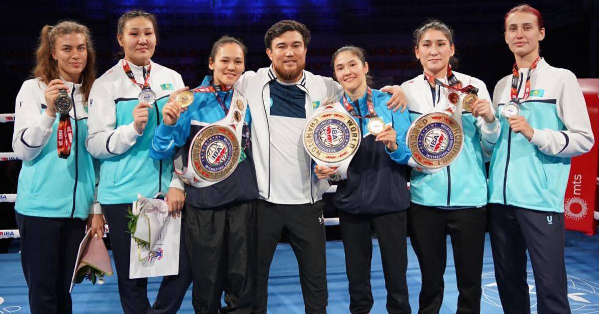 Әлем чемпиондары елге оралды: жанкүйерлер әуежайда ерекше құрметпен қарсы алды