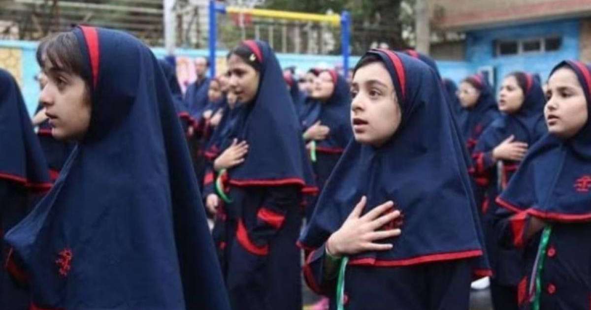 Иранда оқушы қыздарды улаған 100-ден аса адам ұсталды