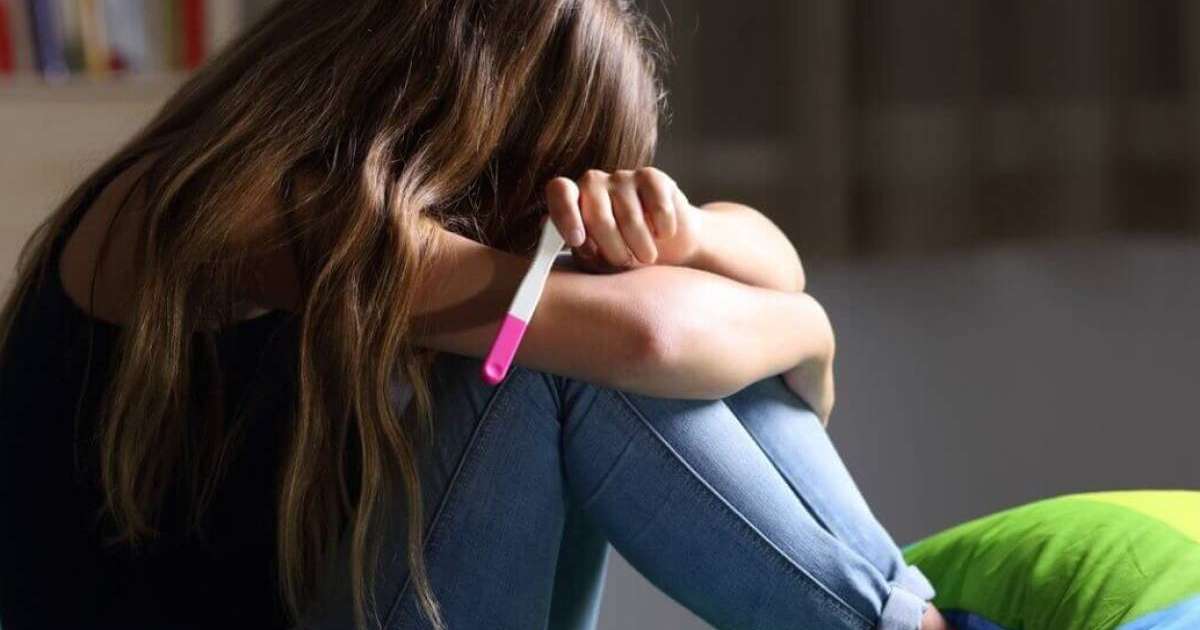 Сұмдық жағдай: 15 жастағы қыз 23 жастағы мемлекеттік қызметкерден бала босанды