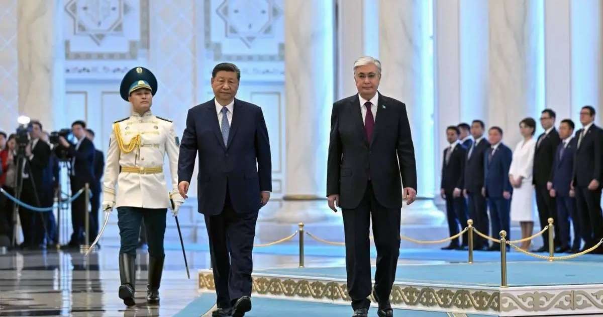 Қасым-Жомарт Тоқаев Си Цзиньпинді Ақордада қарсы алды