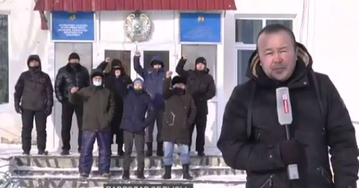 "Әкім мердігерге, мердігер әкімге сілтейді": Павлодар облысында 4 айдан бері жалақы алмаған жұмысшылар аштық жариялады