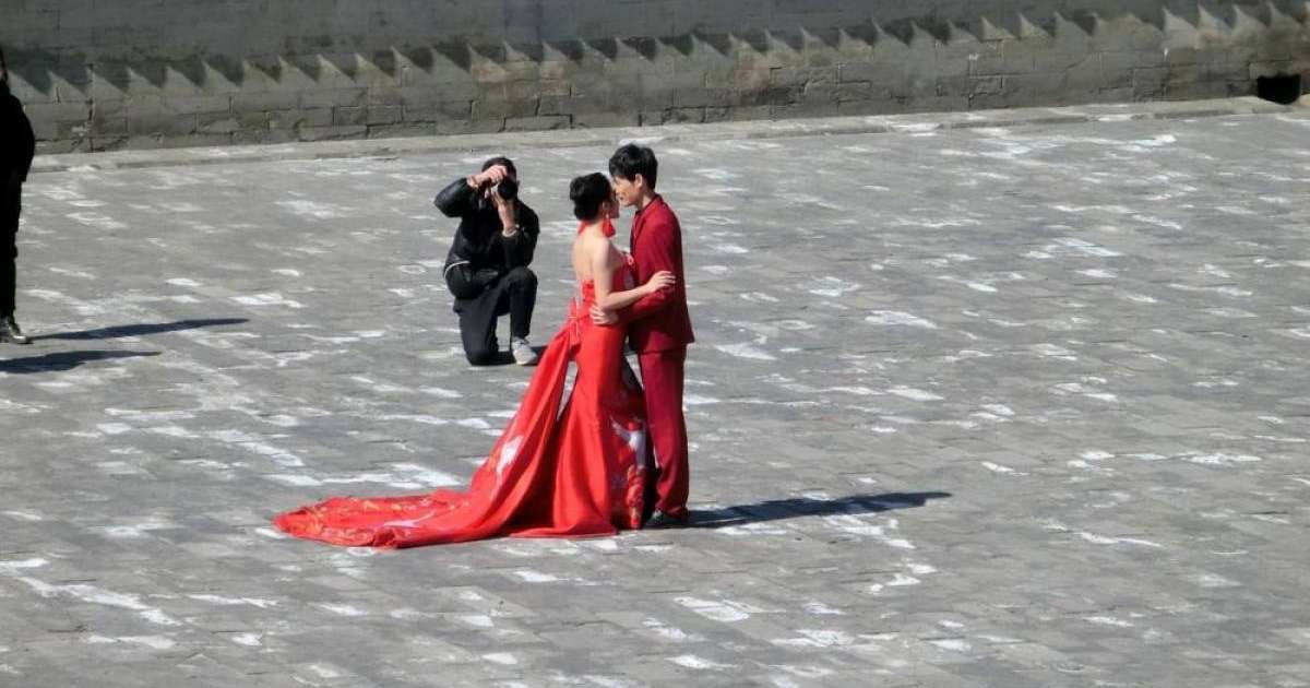 Женщина узнала в невесте сына пропавшую дочь прямо во время свадьбы