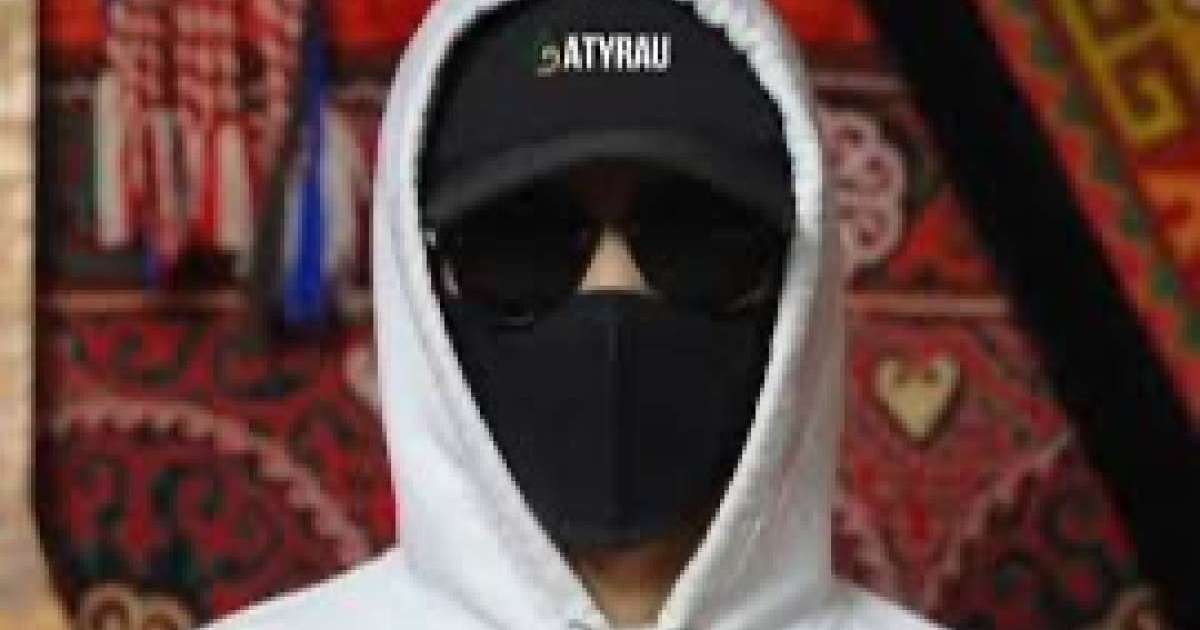 Қара бетпердедегі қайырымды жігіт қатерлі дертке шалдыққан қызға пәтер тарту етті