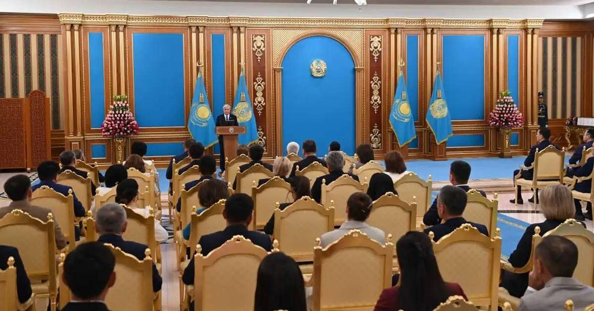 Қасым-Жомарт Тоқаев: Журналистерге пәтер табыстау дәстүрі келешекте те жалғасады