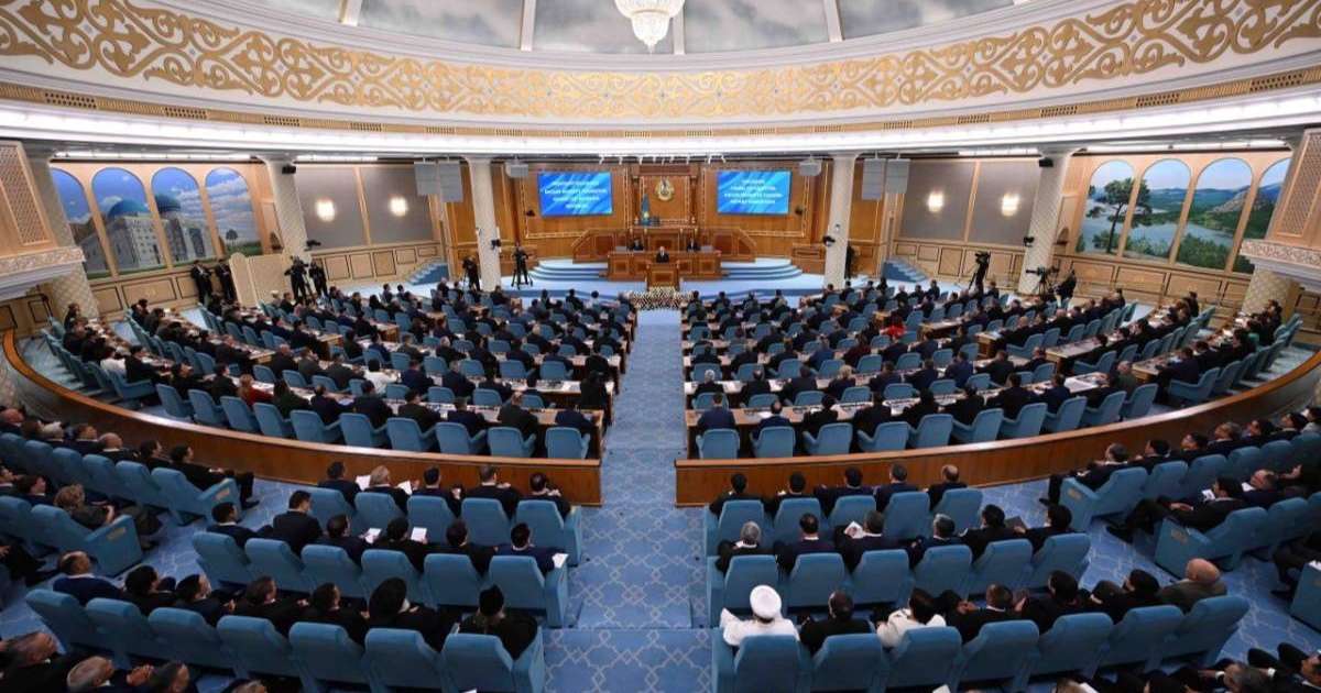 “Қош бол, Сенат!” Президент бір палаталы Парламент құруды ұсынды