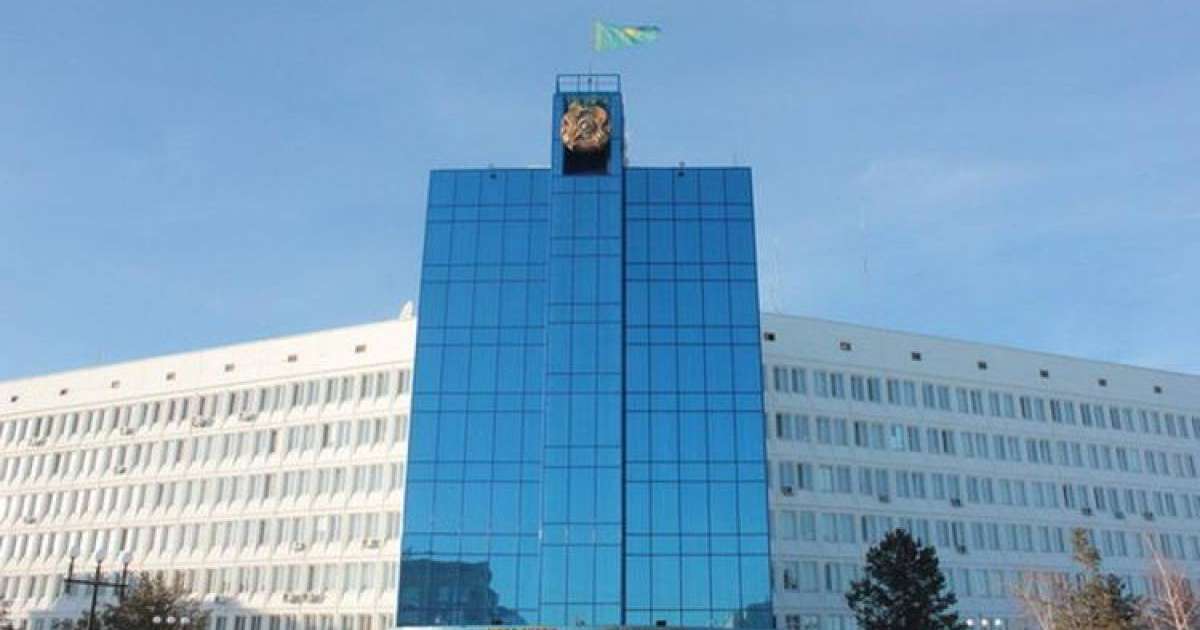 Пенсионерка едва не упала с четвертого этажа в Костанайской области