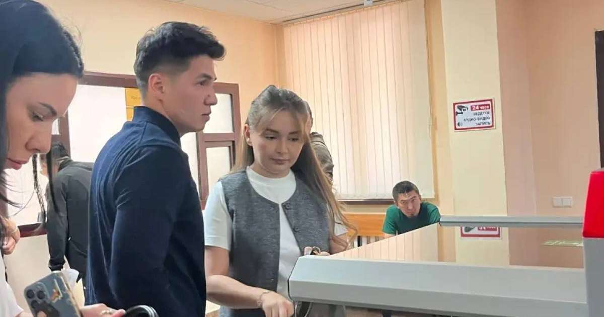 “Бәрі осындаймен айналысады“. Жанәбіловтер сотқа келді