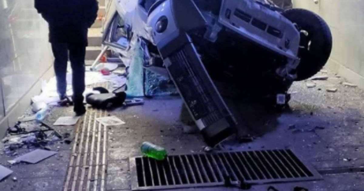 5 адам жарақат алған: Алматыда көлік жерасты жолына бір-ақ түсіп кетті