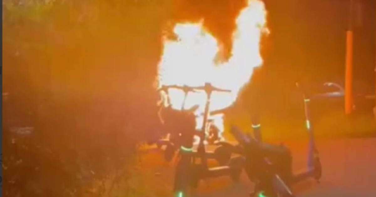 Маңғыстауда бір кеште көлік мен мопед өртенді