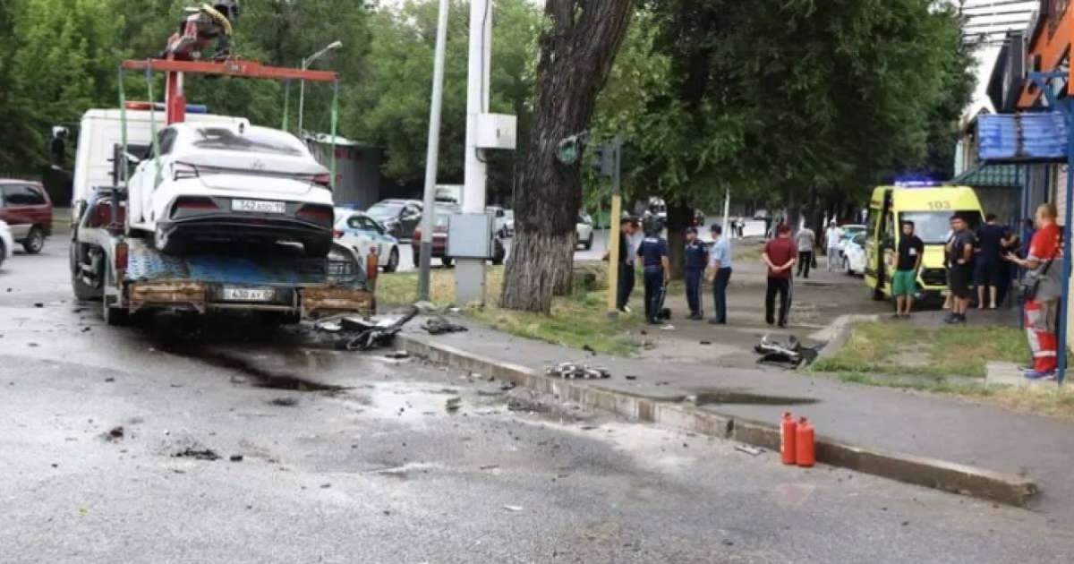 Алматыдан үш көліктің соғысуымен жаға ұстатарлық жол апаты орын алды