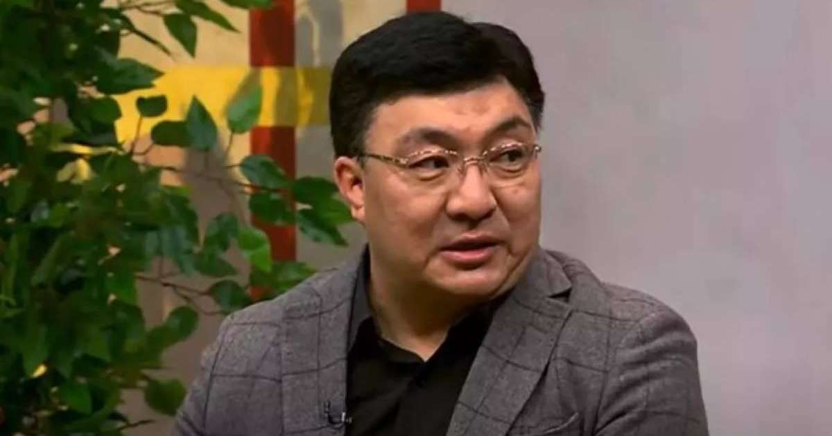 "Шешініп тастаудың қажеті жоқ": Тоқтар Серіков еліміздегі жас әншілерге ескерту жасады