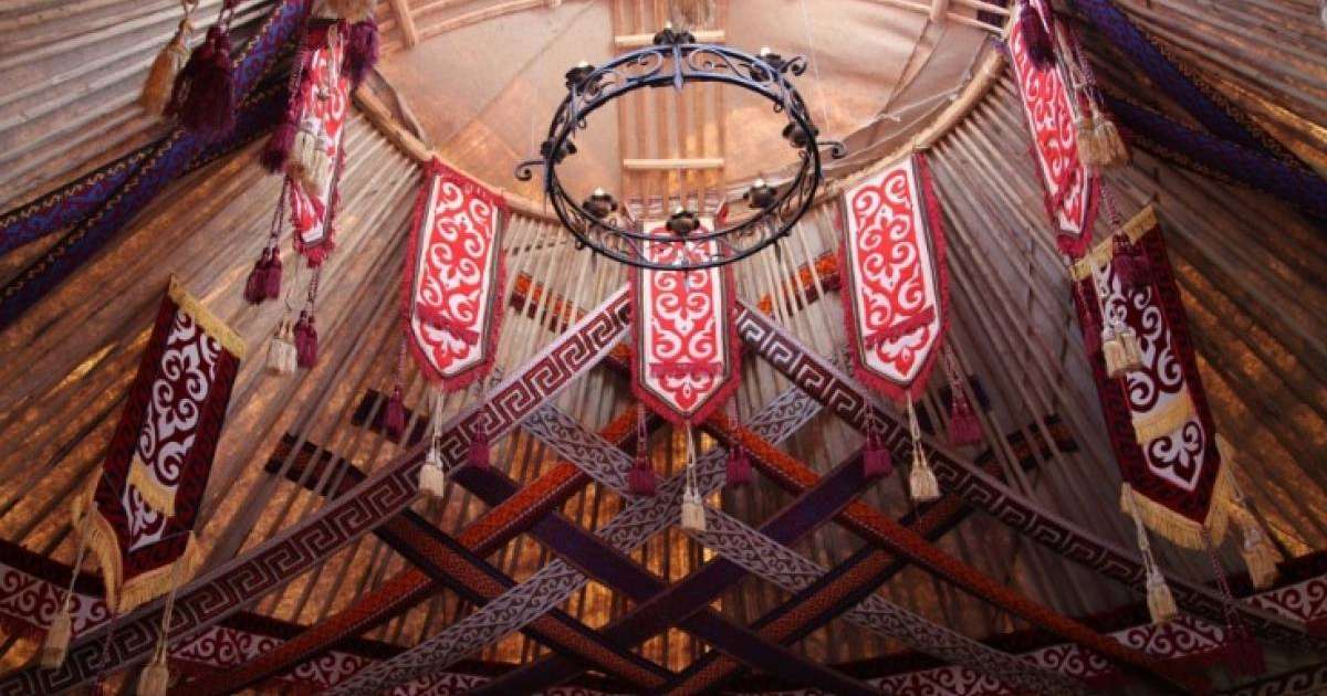 Қазақстандықтар Түркияда зілзаладан зардап шеккен түрік ағайындарға 120 киіз үй жібереді