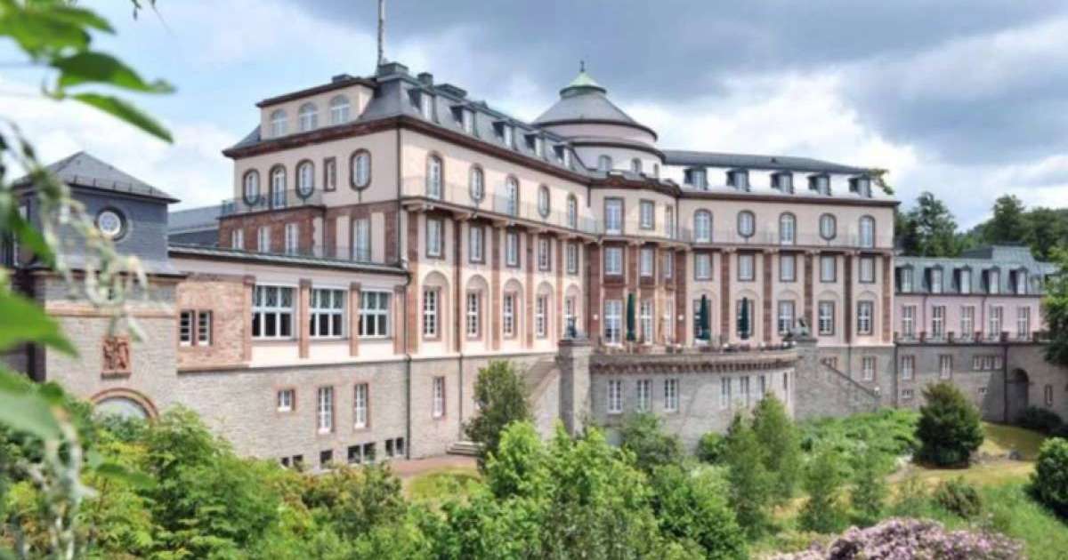 Назарбаевтар әулетінің Германияда зәулім сарайлары табылды