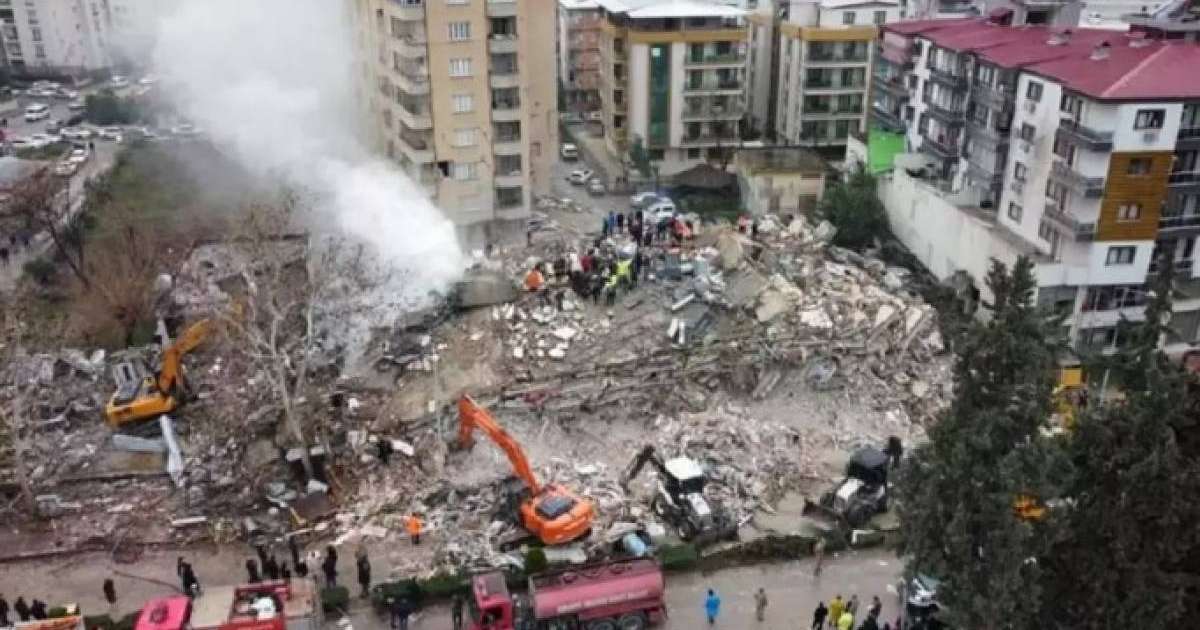Түркиядағы зілзала: Қаза тапқандар саны 3,3 мыңнан асты