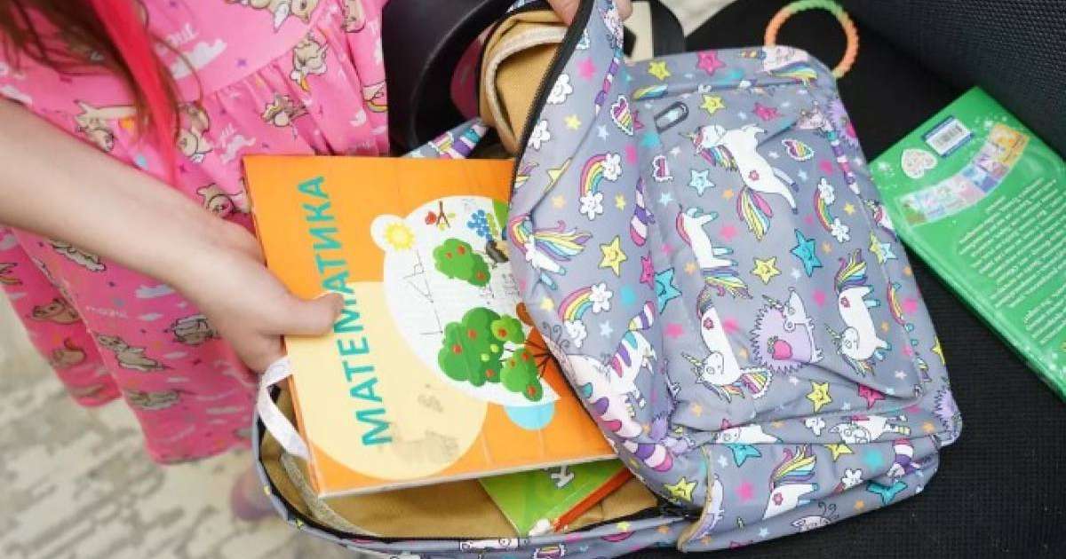 Түнгі сағат үште мектеп жанында тұрған оқушы қыз астаналықтарды шошытты