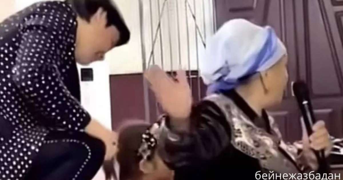 «Бала тудың ба, қарамайсың ба?»: Ернар Айдардың концертінде әжей көрерменге ұрсып тастады