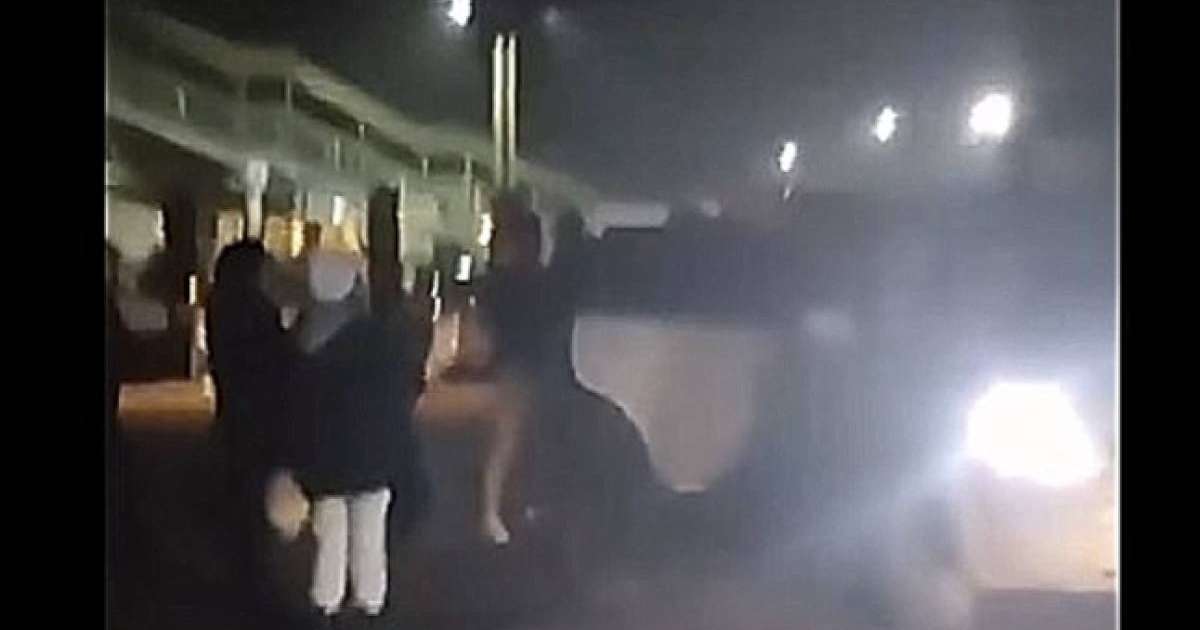 Шу вокзалындағы "қыз алып қашу" оқиғасы видеоға түсіп қалған (ВИДЕО)