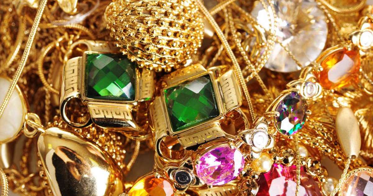 Домработница вынесла золото на миллион тенге из столичной квартиры