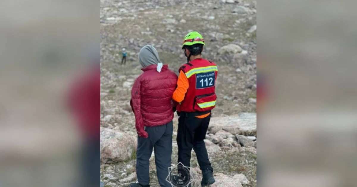 Алматыда жаөспірімнің үстіне тас құлады