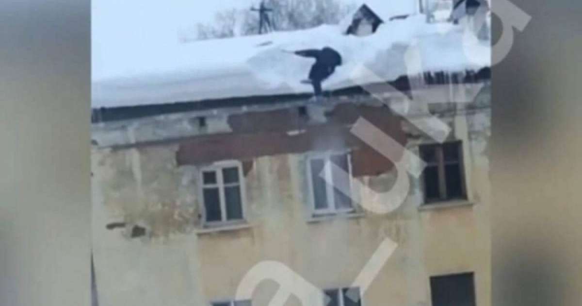 Қар тазалаймын деп көпқабатты үйдің төбесінен құлады — ШҚО