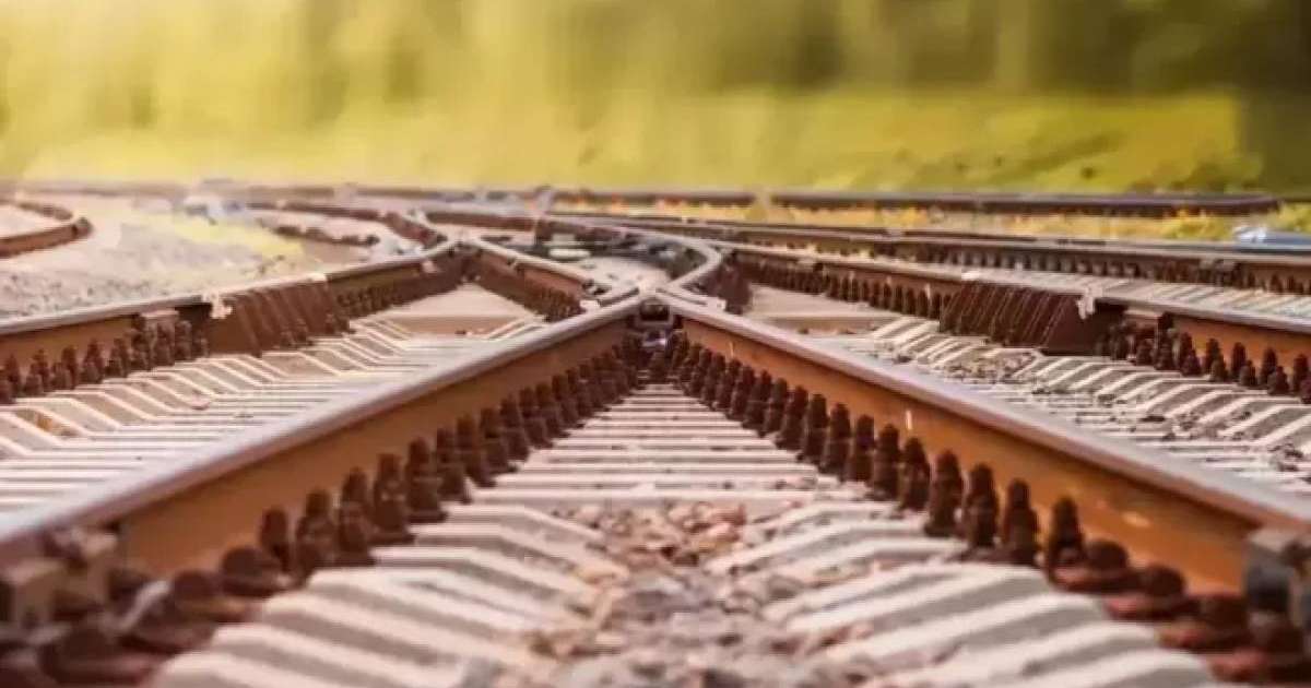 Түркістан облысында тепловоз жүк көлігін соғып өтті (ВИДЕО)