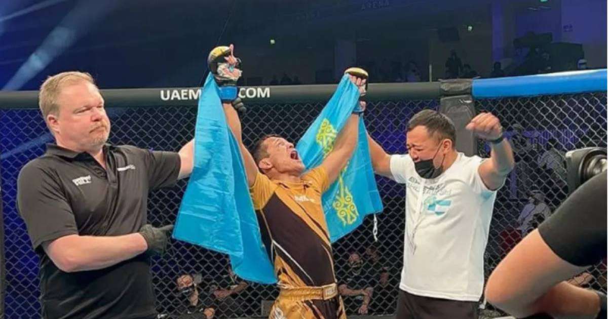 ММА әлеміндегі тарихи оқиға: Қазақстандық файтер үш дүркін әлем чемпионы атанды (фото, видео)