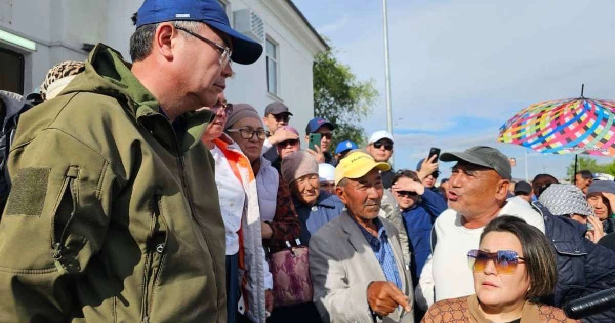 Құлсарылықтар тағы да әкімдіктің алдында түнеп шықты: Қалада интернет өшті