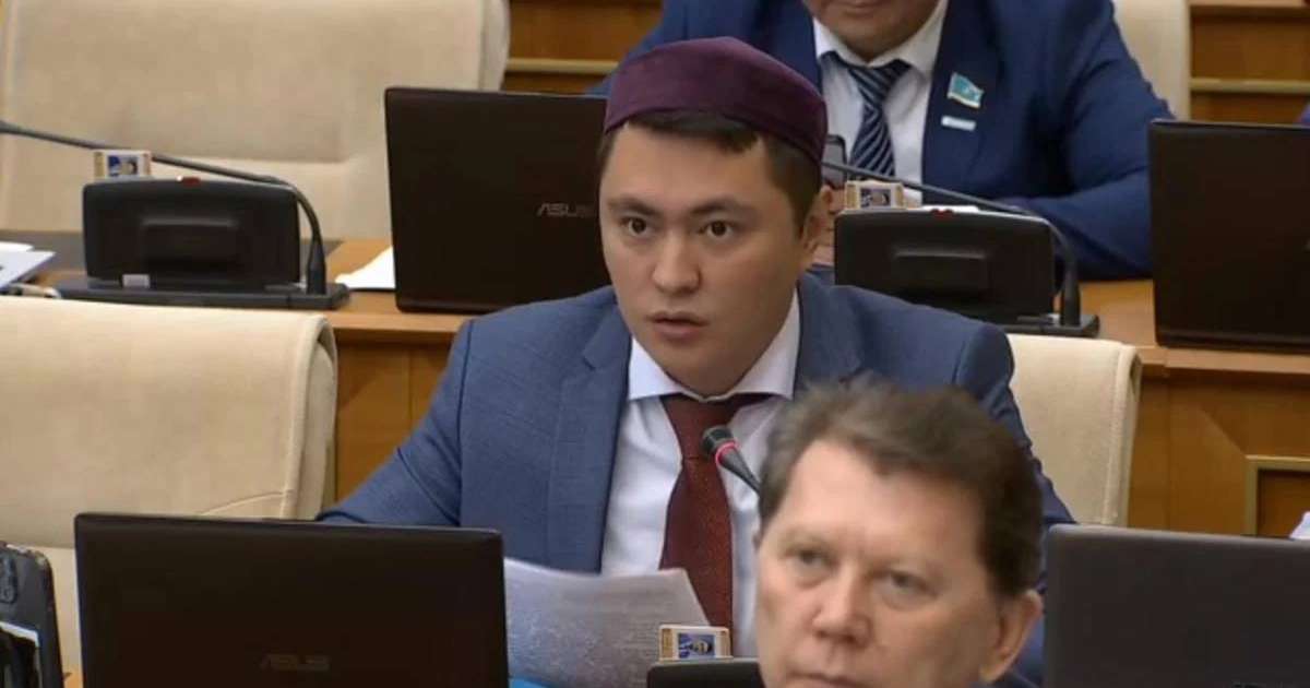 "Олардың далада қалу қаупі жоғары": Депутат жастарды тұрғын үймен қамту мәселесін көтерді