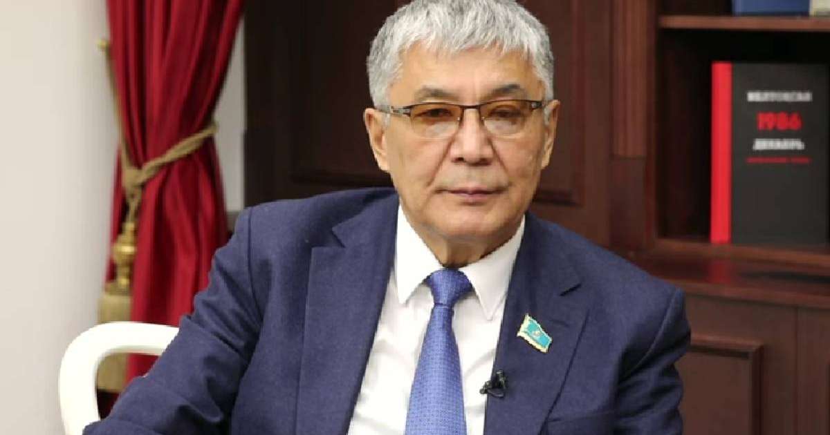 «Табыну синдромы қанымызға әбден сіңді» - Сенатор Мұрат Бақтиярұлы