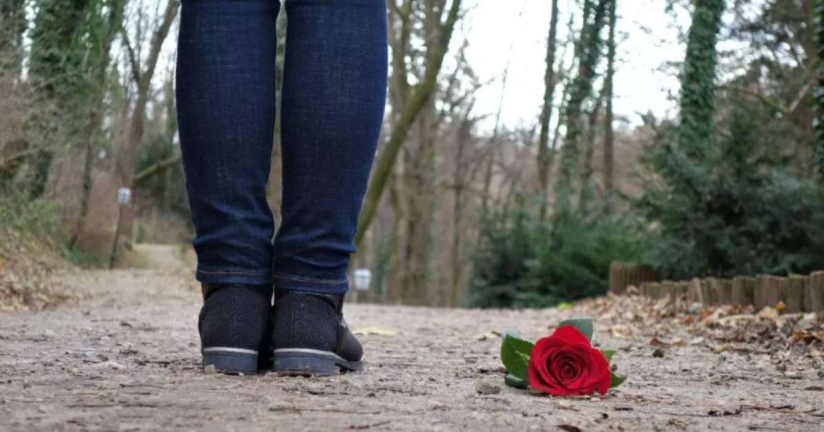 "Мазардың ішімен жүгіртті": Желі арқылы танысқандардан қорлық көргенін айтқан ару жанайқайын жеткізді